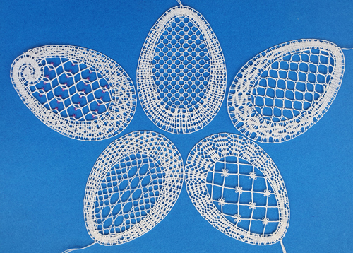 Ostereier in Mailänder Spitze mit Füllung im Grund